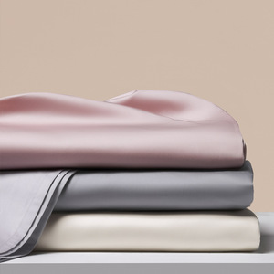 Ensemble de couvre-lit écologique avec taies d'oreiller et drap-housse uni - Product Image 2