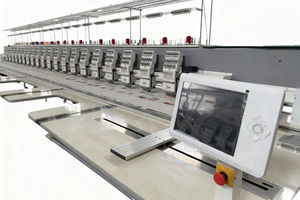 Máquina de Bordar Computarizada de Alta Velocidad Yuanheng 920 de la Mejor Calidad, con Lentejuelas Planas y Simples, con Sistema DAHAO A18 - Product Image 1