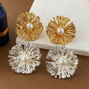 Boucles d'oreilles tendance à pampilles vintage, clous d'oreilles en perles, laiton plaqué or, design zircon 14K, boucles d'oreilles créoles pour femmes - Product Image 1