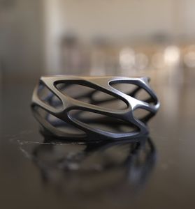 Anillo Brutal para Hombre, Diseño Paramétrico, Hecho a Mano, Plateado, Minimalista, Moderno, de Alta Calidad, Anillo de Boda - Product Image 1