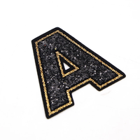 Patch en tissu brodé 3D en stock avec paillettes scintillantes Lettres thermocollantes en PVC pour vêtements Caractéristiques Décorations de logo en feutre au dos