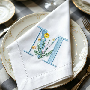 Serviettes en lin <span class=keywords><strong>de</strong></span> haute qualité, couleurs personnalisables, broderie alphabet et fleurs, design carré classique, réutilisables pour la maison, prix usine abordable - Product Image 2