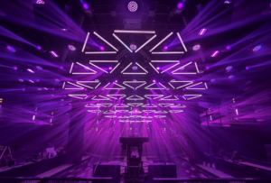 Luz de tubo de elevación cinética triangular LED RGB 3 en 1 con lámpara de 3 tubos de barra Control dinámico para <span class=keywords><strong>DJ</strong></span> Discotecas Eventos Iluminación - Product Image 2