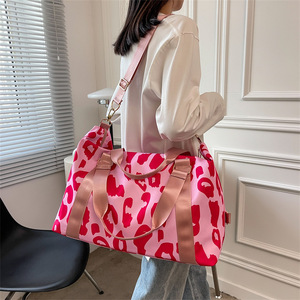 Bolsa de Viaje con Estampado de Vaca para Viajes Cortos de Negocios, Gran Capacidad, Ligera, Bolsa de Mano, Bolsa Simple para el Gimnasio o para Pasar la Noche - Product Image 3