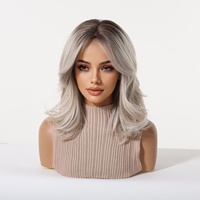 Nouvelle perruque européenne en fibre haute température, gris argenté dégradé, mi-longue, mate, naturellement volumineuse, fabriquée à la machine, 240g, modifiable