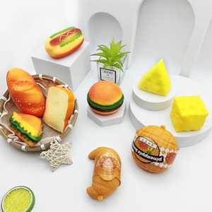 Jouets à presser anti-stress en peluche super douce, simulation de nourriture : Ananas, Croissants, Fromage, Hot-dogs - Product Image 1