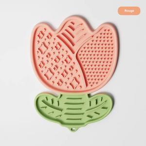 Tapis à lécher pour chien en silicone OEM, antidérapant, en forme de tulipe, pour yaourt, friandises, toilettage et apaisement - Product Image 1