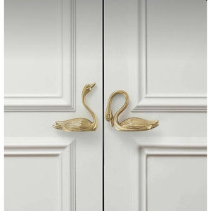 Poignées en laiton en forme de cygne et de canard, fabriquées et finies avec soin, pour portes, destinées aux exportateurs. - Product Image 1