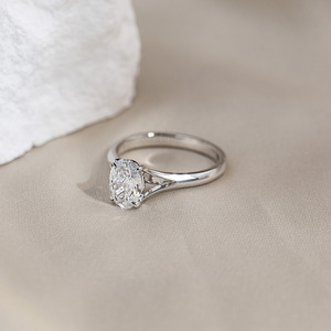 Bague de fiançailles Messi Jewelry MSR-1729 en or 18 carats, forme ovale, design classique, diamant solitaire, diamant cultivé en laboratoire - Product Image 3