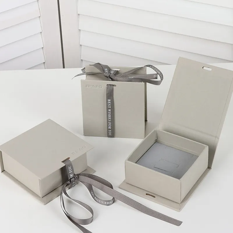 Milano design di lusso scatola di imballaggio di gioielli in cartone magnetico quadrato con nastro