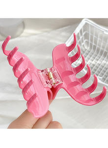 Pince à cheveux en acrylique à carreaux roses avec imprimé cerise, type Shark Grip pour femmes - Product Image 6