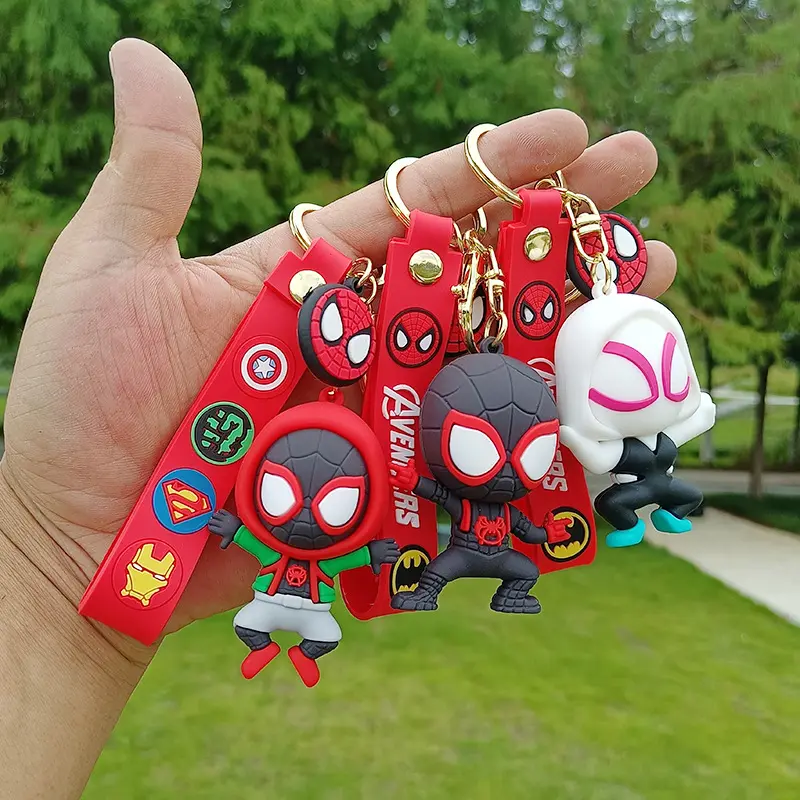 Dibujos animados Spider-Man coche llavero pareja bolso colgante llave colgante Marvel llavero pequeña muñeca al por mayor