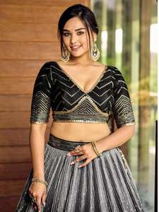 Lehenga Choli de qualité supérieure en noir avec broderie de sequins lourds pour mariage ou soirée, provenant d'un fournisseur indien - Product Image 5