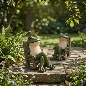 Solarbetriebener Schaukelstuhl in Froschform aus Harz mit LED-Warmweißlicht für den Garten, Solarpanel und modernem Design, RoHS-zertifiziert - Product Image 1