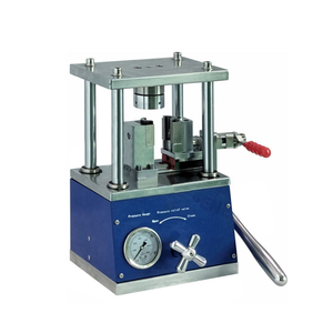 Machine de sertissage manuelle hydraulique pour piles bouton CR2016, CR2025, CR2032 - Product Image 3