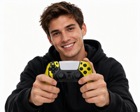 Coque de protection en silicone pour manette PS5 avec capuchons de joystick et autocollants de jeux thématiques pour manettes PS5/PS5 Pro/PS5 Slim
