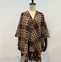 Châle long rétro en polyester pour l'hiver, motif peinture à l'encre, avec pompons, accessoire de voyage, vêtement d'extérieur pour Cheongsam