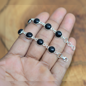 สร้อยข้อเท้าเงินแท้มาใหม่ประดับอัญมณีสีดำวาววาววาววาวความยาว8มม. ทรงหลังเบี้ยเป็นโครง925ทึบทำมือ - Product Image 1