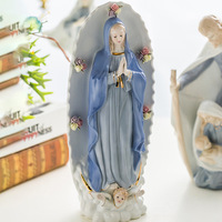 Objets religieux en résine de la Vierge Marie décorant la statue