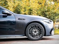 Kit carrosserie pour Mercedes Benz Classe C W206 Mise à niveau vers le style C63 AMG, y compris diffuseur de pare-chocs arrière et échappement arrière.