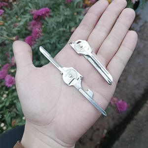 SwissTech Utili-Key Multi-outil 8-en-1 en acier inoxydable, porte-clés, couteau, ouvre-bouteille, outil de survie EDC - Product Image 3