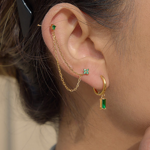 ต่างหูรูปใบโคลเวอร์สี่แฉกประดับเพทายสีเขียว ต่างหูแบบห่วงสแตนเลส ดีไซน์เรขาคณิต ตกแต่งแบบกรงเล็บ เครื่องประดับแฟชั่น - Product Image 2