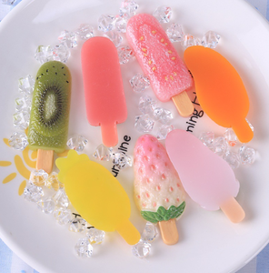 Mini Ciondoli Piatti a Forma di Frutta per Gioco di Imitazione, Giocattoli per Bambini a Tema Gelato, Mini Resina Anguria Ananas Kiwi <span class=keywords><strong>Fragola</strong></span>, Regalo per Giochi di Ruolo e Negozi - Product Image 5