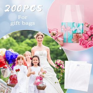 ถุงของขวัญพลาสติกใสขนาด 9x12 นิ้ว จำนวน 200 แพ็ค พร้อมหูหิ้วแบบไดคัท ทนทานสำหรับบรรจุของขวัญ - Product Image 6