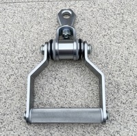Accessoire de câble pour équipement de gym : Poignée simple en D pour lat pulldown, machine à ramer, et presse triceps avec crochet pivotant