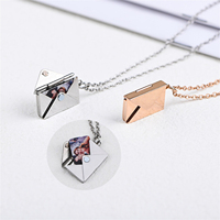 Collier personnalisé avec pendentifs enveloppe, pendentifs gravés, en acier inoxydable, pour Couple, bijoux, photo, en métal