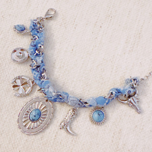 Pulsera de Bufanda con Encanto del Desierto del Oeste Salvaje - Product Image 1