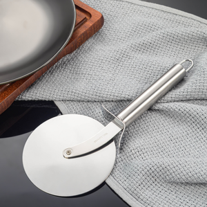 Roulette à <span class=keywords><strong>pizza</strong></span> en acier inoxydable de qualité alimentaire, coupe-<span class=keywords><strong>pizza</strong></span> rond avec poignée, outil de cuisine facile à nettoyer pour <span class=keywords><strong>pizza</strong></span>, pain et pâtisserie - Product Image 1