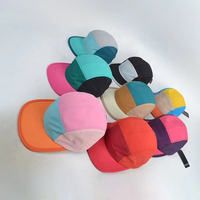 Casquettes de camping 5 panneaux en nylon ajustables personnalisées, non structurées, avec trous découpés au laser, pour le running et le camping