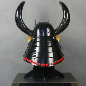 Casco de guerrero japonés estilo cuerno de vaca, samurái negro Kabuto, accesorio de cine de hierro, pieza coleccionable para exhibición, estilo antiguo tradicional - Product Image 4