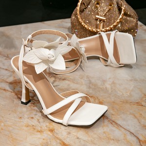 Sandales à talons pour femmes, nouveau design tendance, fleurs tridimensionnelles croisées, bout carré, sexy, simples, à la mode - Product Image 5