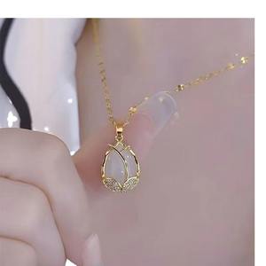 Collar de clavícula con colgante de tulipán con diseño de nicho de lujo ligero - Product Image 5