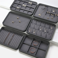 Plateau de présentation de bijoux gris de luxe, organisateur en microfibre pour boucles d'oreilles et bijoux, plateau de présentation pour emballage de bijoux