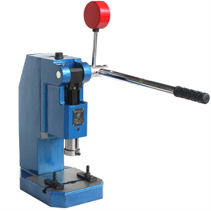 Machine de poinçonnage métallique manuelle à colonne unique de haute qualité, facile à utiliser pour les tâches petites et moyennes, avec boîte de vitesses intégrée - Product Image 5