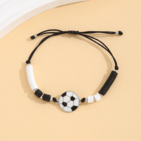 Lot de 12 Bracelets de Football Perles Heishi Noires et Blanches Breloque Football Cordon Ajustable Argenté Bijoux Sportifs Cadeau