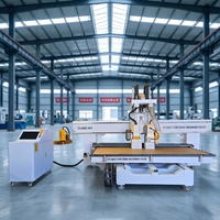 Centre d'usinage CNC intelligent à 4 axes pour le travail du bois, avec ATC, gravure automatique, fraisage latéral, machine de traitement de meubles sur mesure