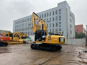 Excavatrice sur chenilles d'occasion CAT 325D2L, 25 tonnes, avec moteur CAT C7.1 d'origine, pour travaux de carrière et de construction routière - Product Image 4