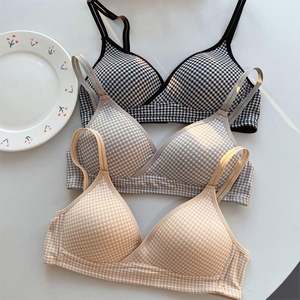 Soutien-gorge adhésif ultra-fin antidérapant pour petite poitrine Poly Poly - Product Image 3