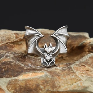 Bague en acier inoxydable yunnique en forme d'aile de chauve-souris, bijoux punk pour homme, bague tendance pour Halloween - Product Image 2