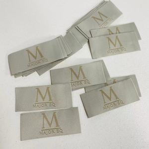Etiqueta tejida con logotipo personalizado al por mayor de fábrica, etiqueta tejida con logotipo lateral para ropa, diseño en stock, etiqueta para prendas de vestir para pequeñas empresas - Product Image 2