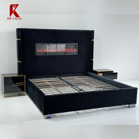 Lit de rangement italien personnalisé, design le plus récent, avec dossier haut de gamme, en bois, avec cheminée intégrée, tailles King et Queen, avec sommier à lattes et matelas