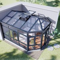 Serre de jardin polygonale moderne à toit triangulaire en alliage d'aluminium vert à double vitrage pour hôtel