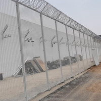 Panneaux de clôture anti-escalade standard sud-africains 358, clôture en treillis à vue dégagée galvanisée haute sécurité pour la sécurité des frontières
