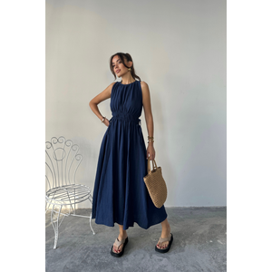 Robe maxi sans manches bleu marine avec détail de taille élastique en tissu mousseline pour les occasions spéciales pour les mariages, les invités d'église - Product Image 3
