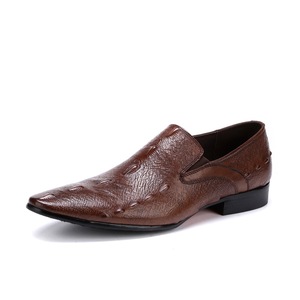Zapatos de cuero genuino para hombre, estilo business, con patrón de cocodrilo inglés, estilo slip-on de una pieza, informales. - Product Image 2