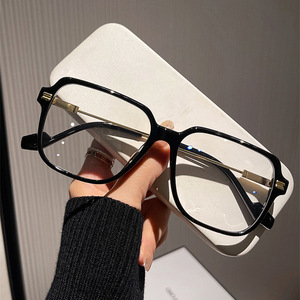 กรอบแว่นตาผู้หญิงทรงเหลี่ยม TR90 ป้องกันแสงสีฟ้า เลนส์ใส กรอบเต็ม แฟชั่น - Product Image 1